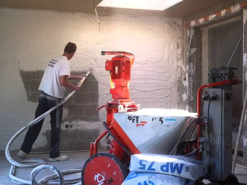 Преимущества машинного выравнивания пола и стен